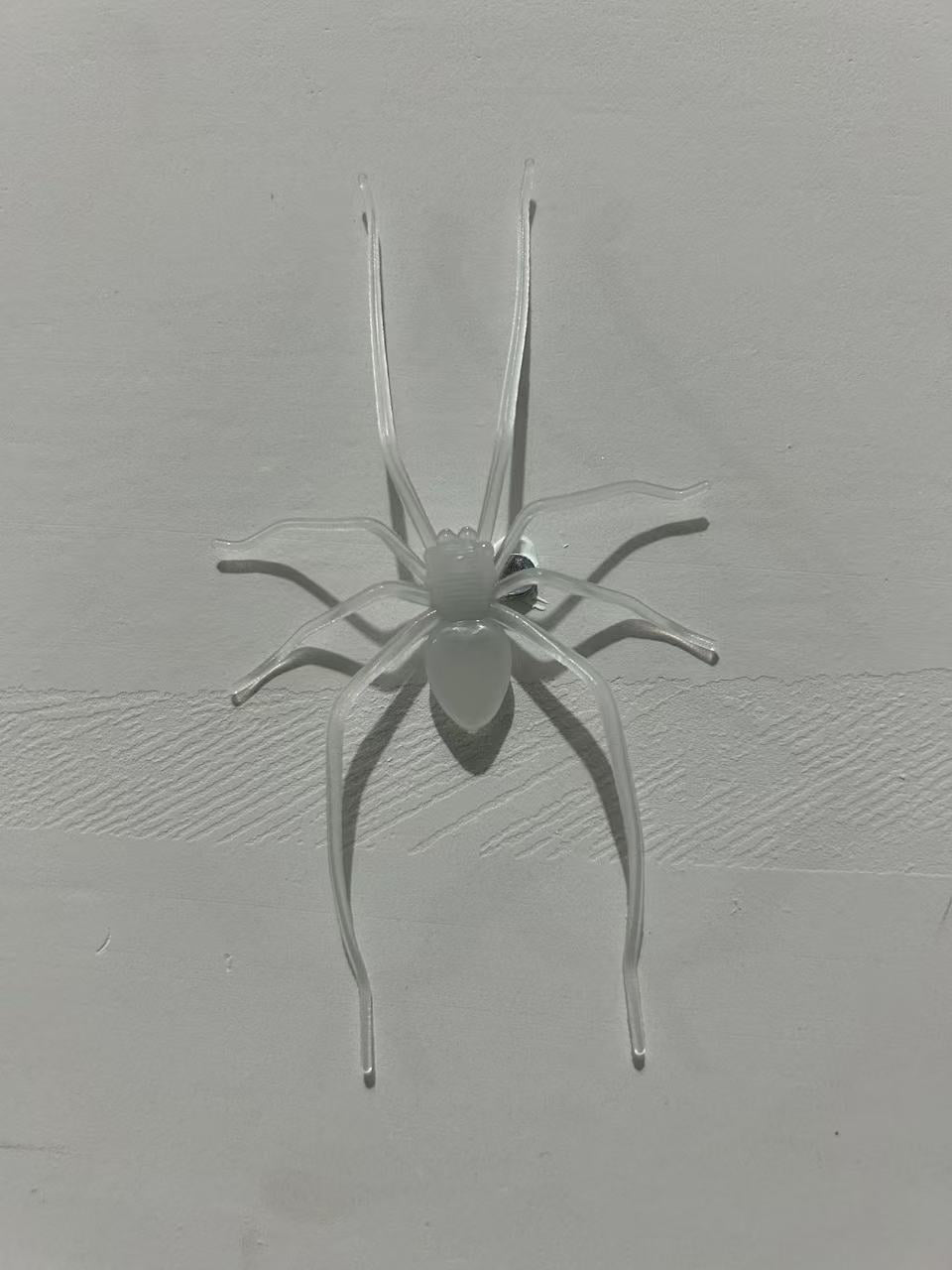 🕷 2026 Upgraded Glow-in-the-Dark Realistic Spider Magnetic Fridge Sticker – Halloween Prank Decor for Kitchen, Car & Home
